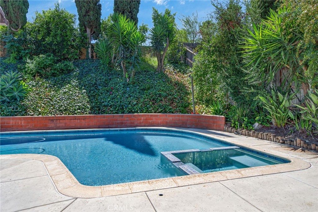 2182 Ranchwood