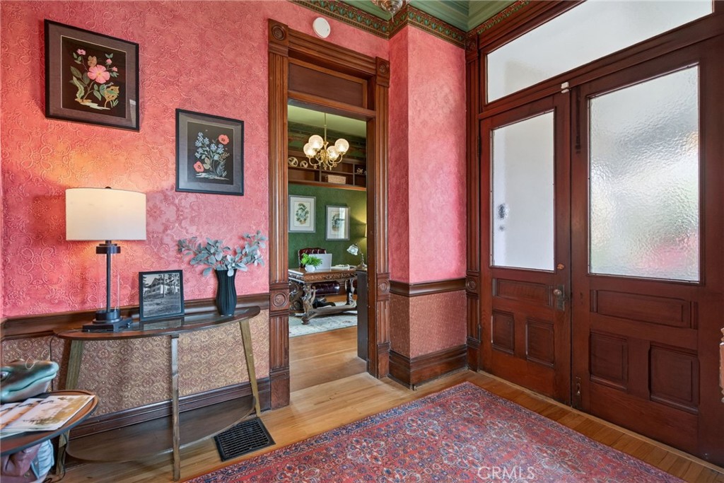 2812 Ivy