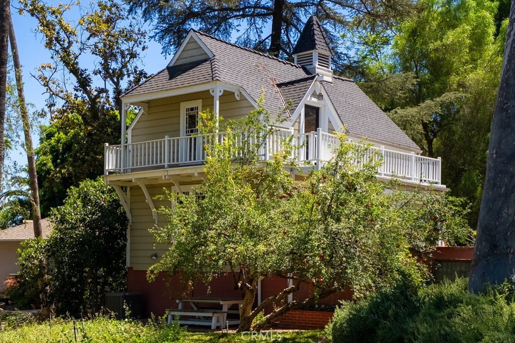2812 Ivy