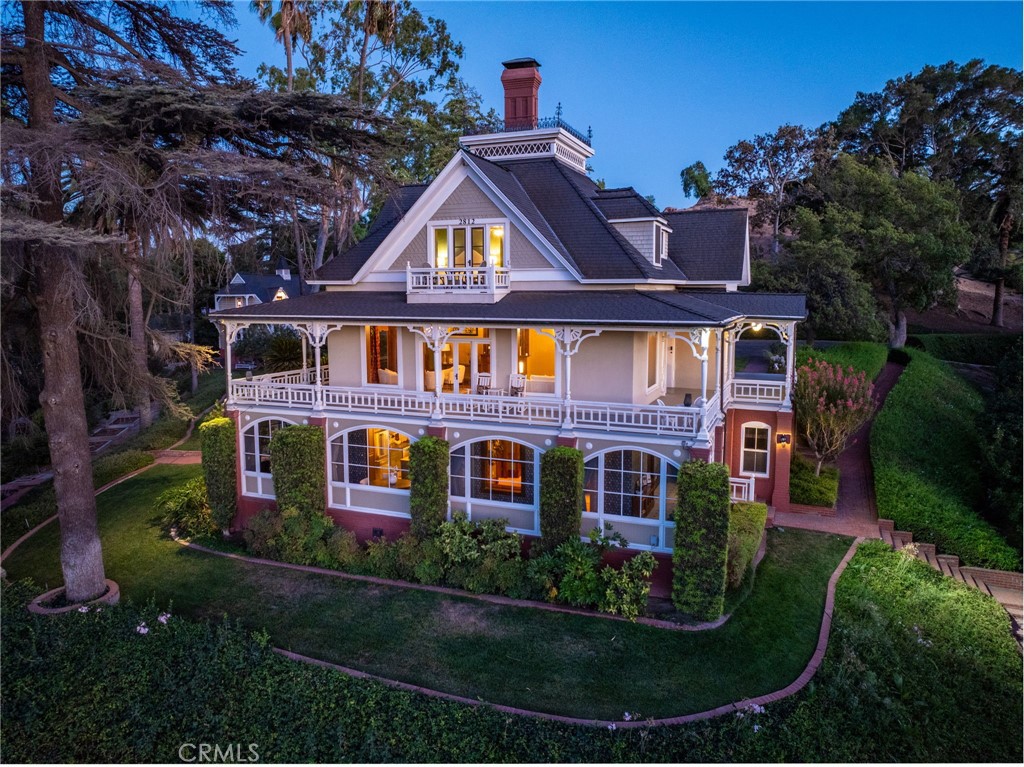 2812 Ivy