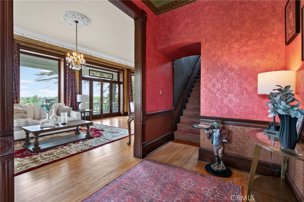 2812 Ivy