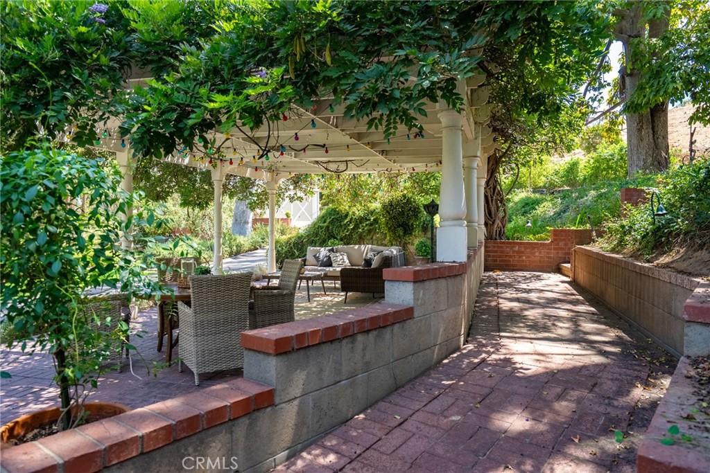 2812 Ivy