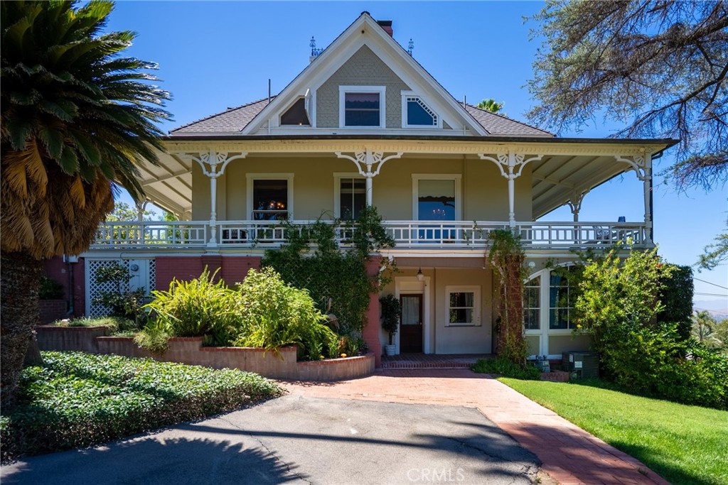 2812 Ivy