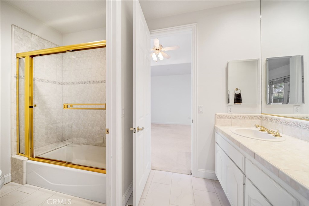 6872 Chartwell