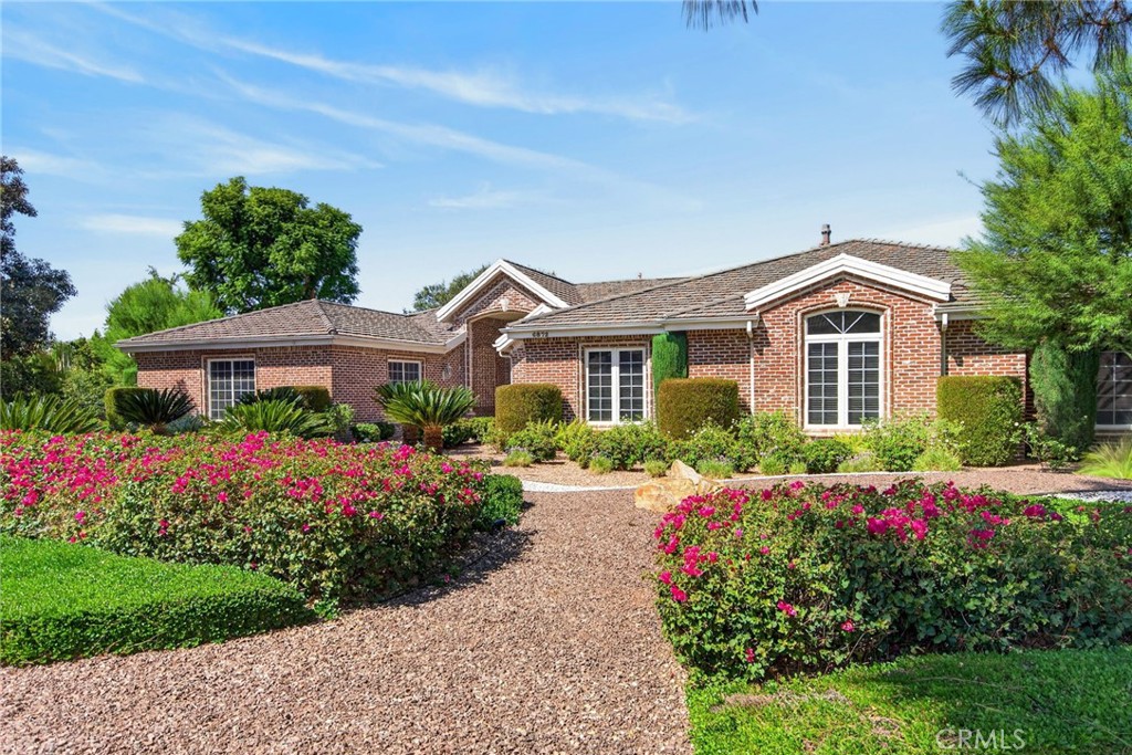 6872 Chartwell