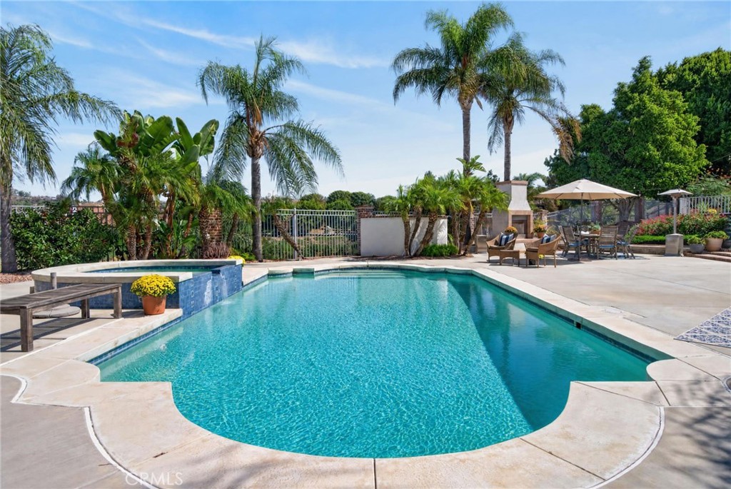 6872 Chartwell