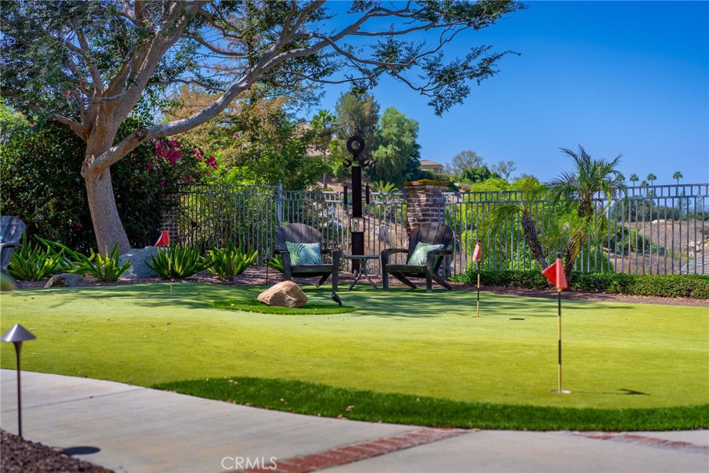 6872 Chartwell