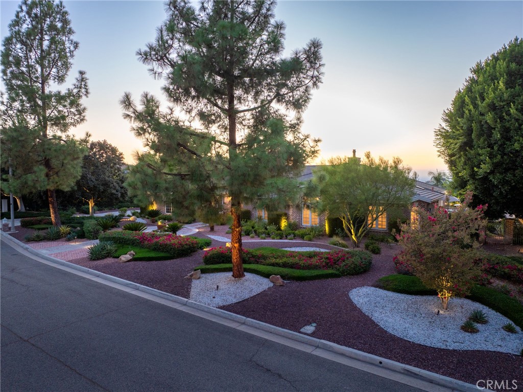 6872 Chartwell