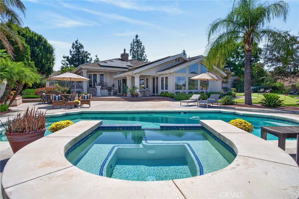 6872 Chartwell