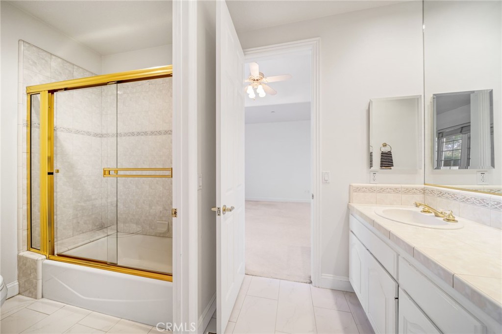 6872 Chartwell