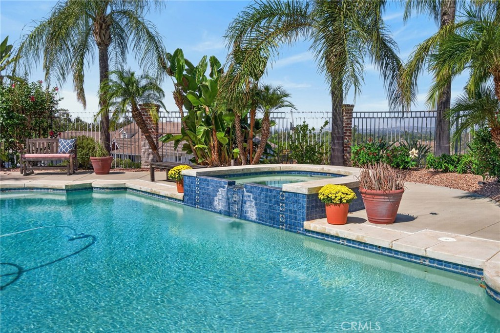 6872 Chartwell