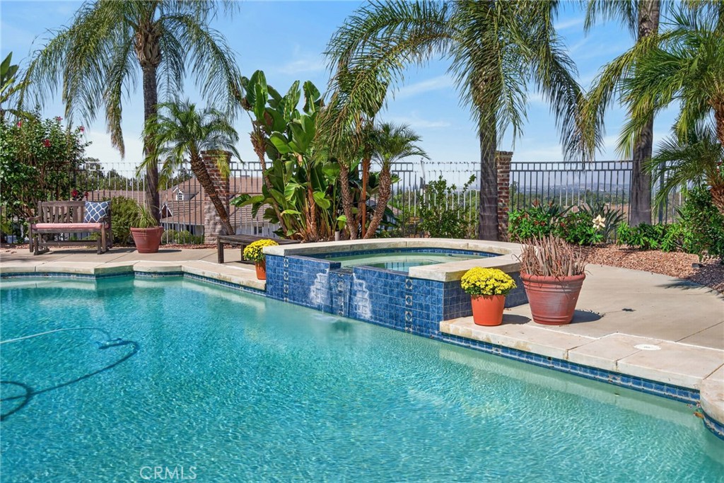 6872 Chartwell