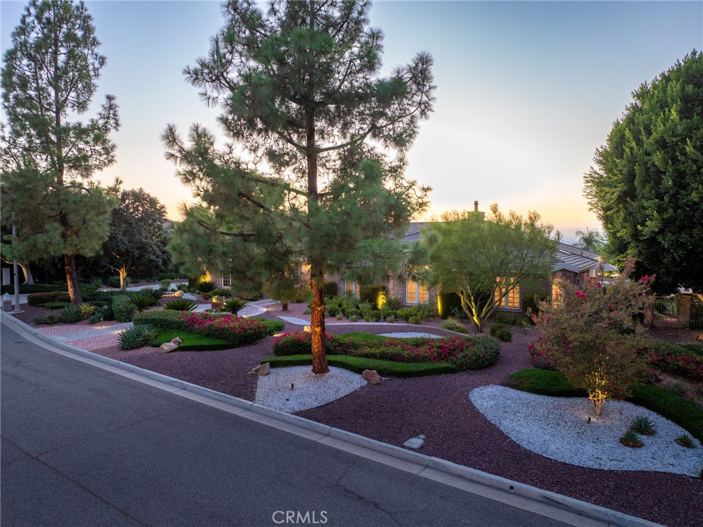 6872 Chartwell