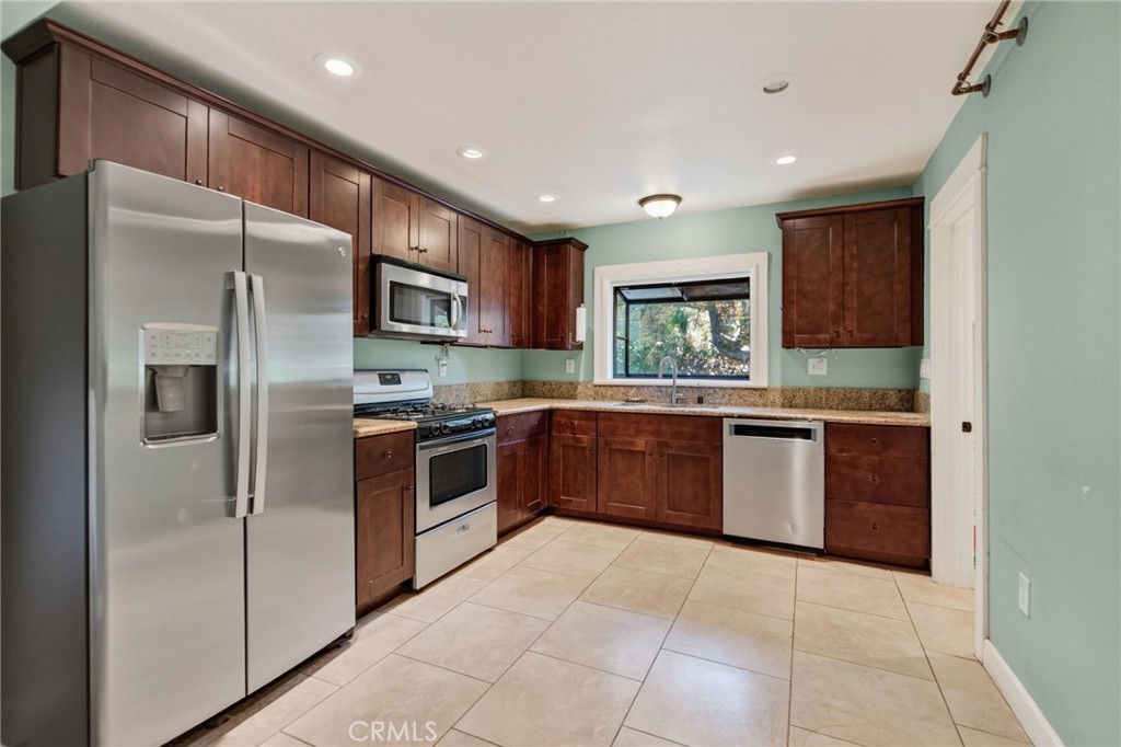 4290 Highland