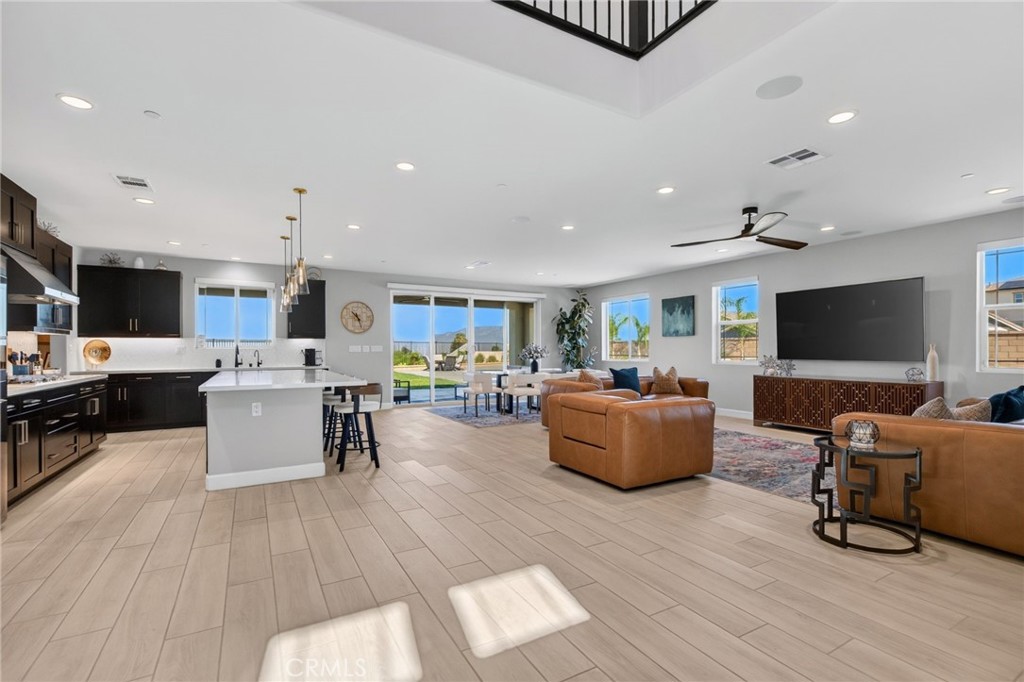 1055 Vista Court