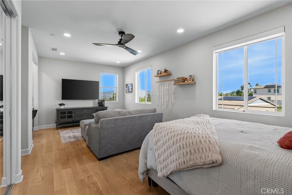 1055 Vista Court