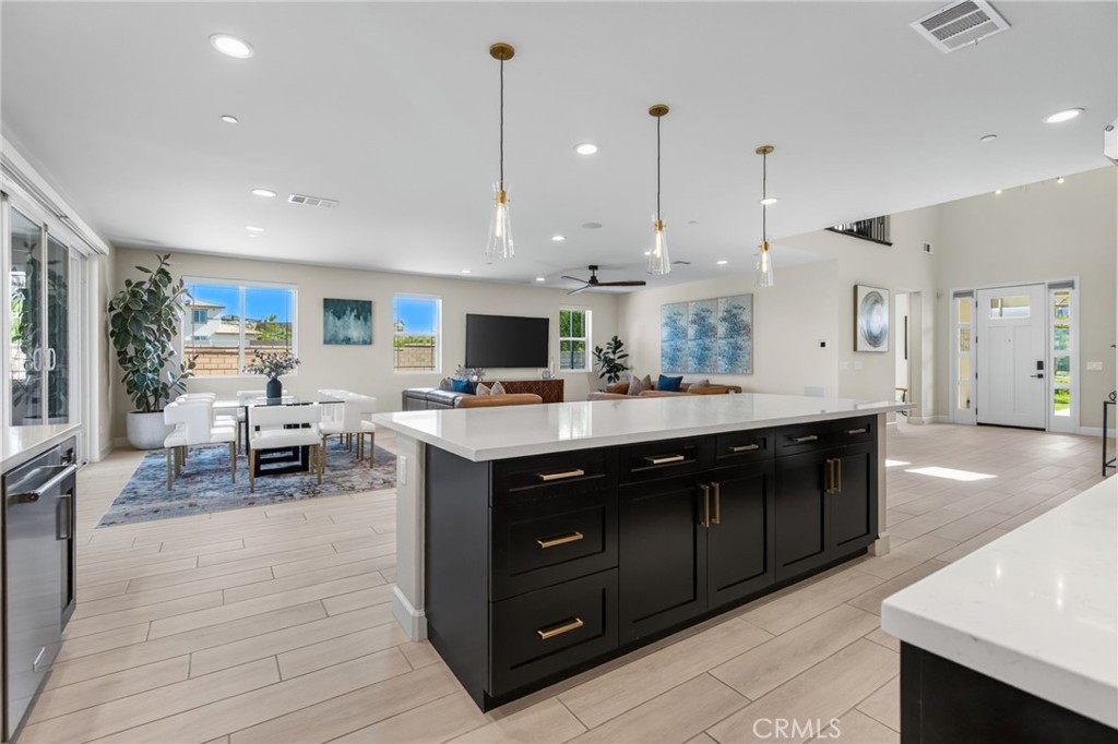 1055 Vista Court
