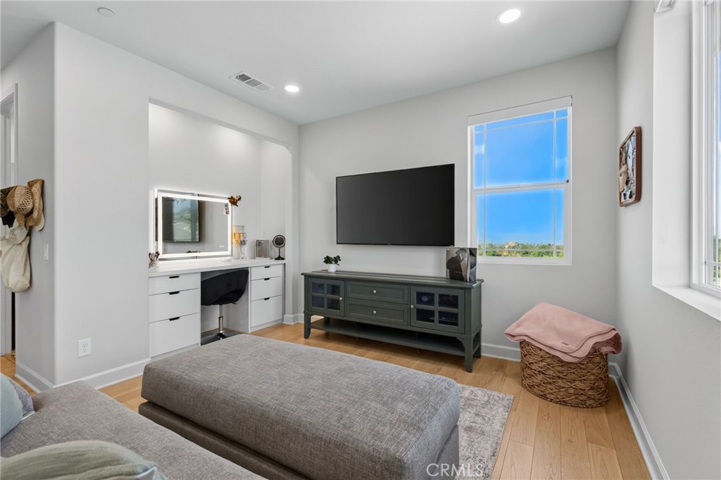 1055 Vista Court