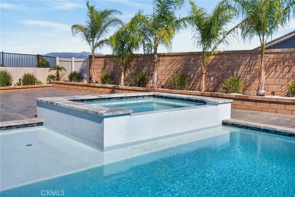 1055 Vista Court