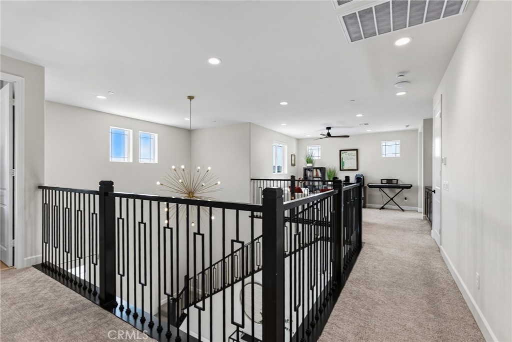 1055 Vista Court