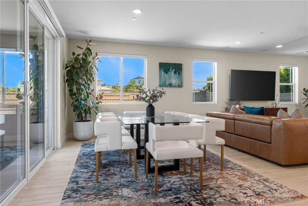 1055 Vista Court