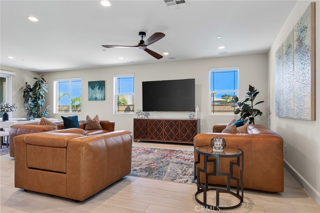 1055 Vista Court