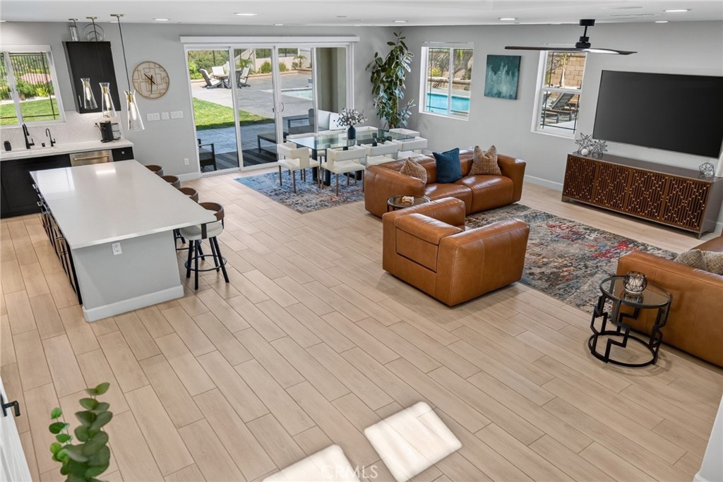 1055 Vista Court