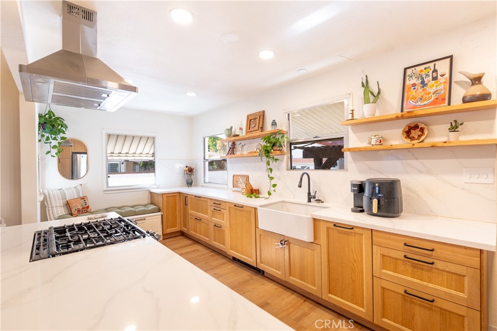3556 Elmwood