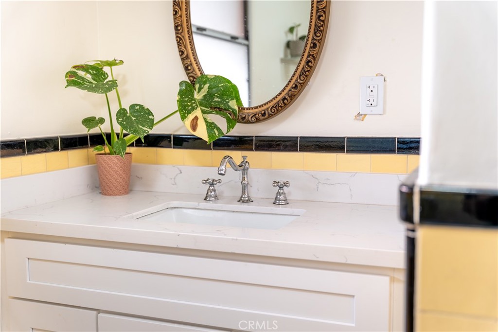 3556 Elmwood