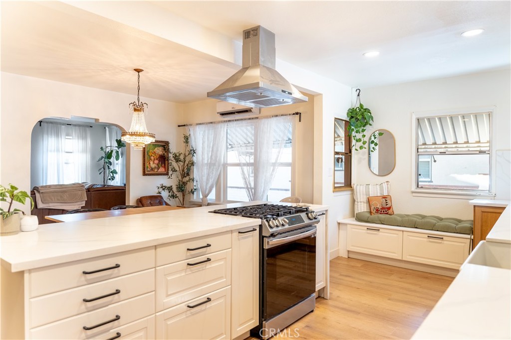 3556 Elmwood