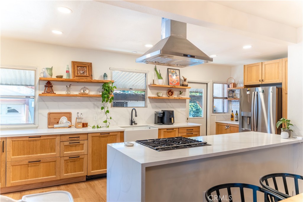 3556 Elmwood