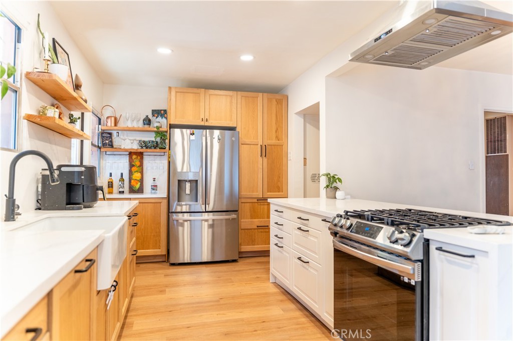 3556 Elmwood