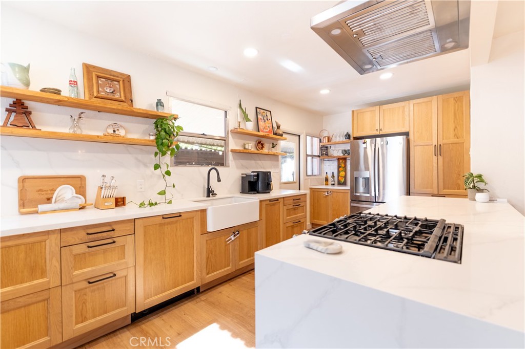 3556 Elmwood