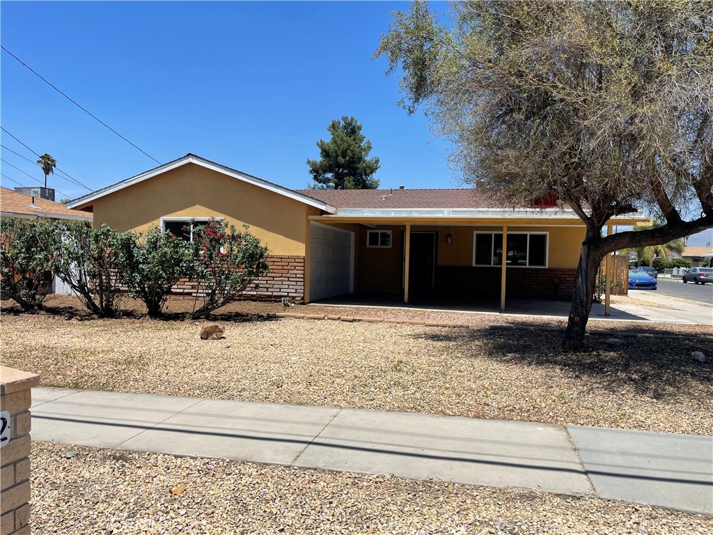 592 E Johnston Avenue