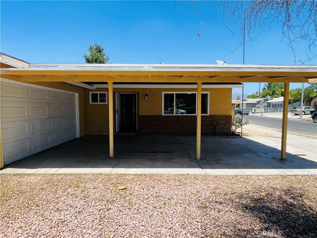 592 E Johnston Avenue