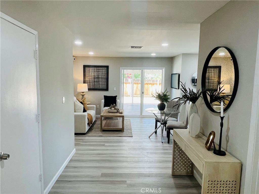 592 E Johnston Avenue