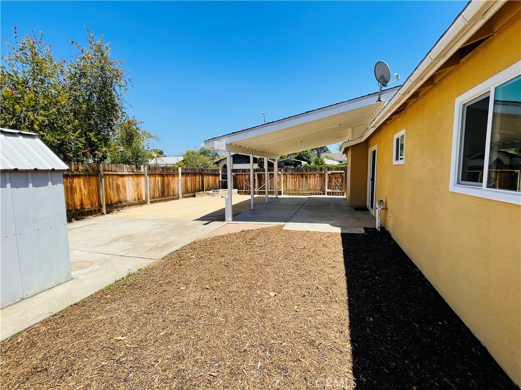 592 E Johnston Avenue