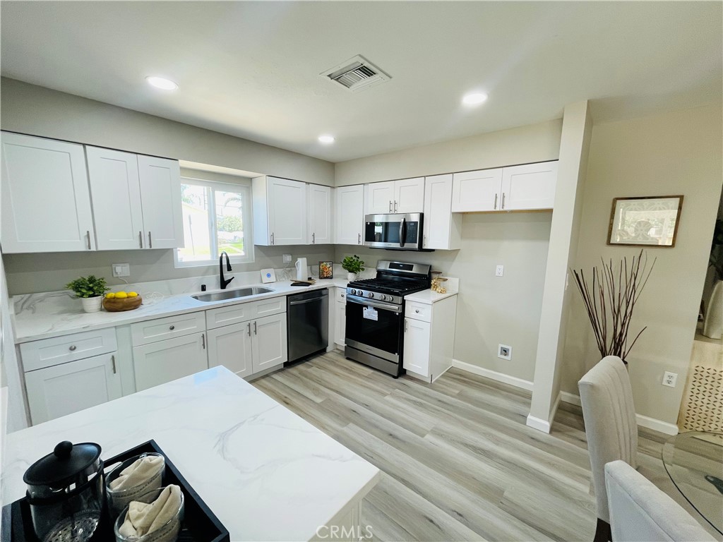 592 E Johnston Avenue