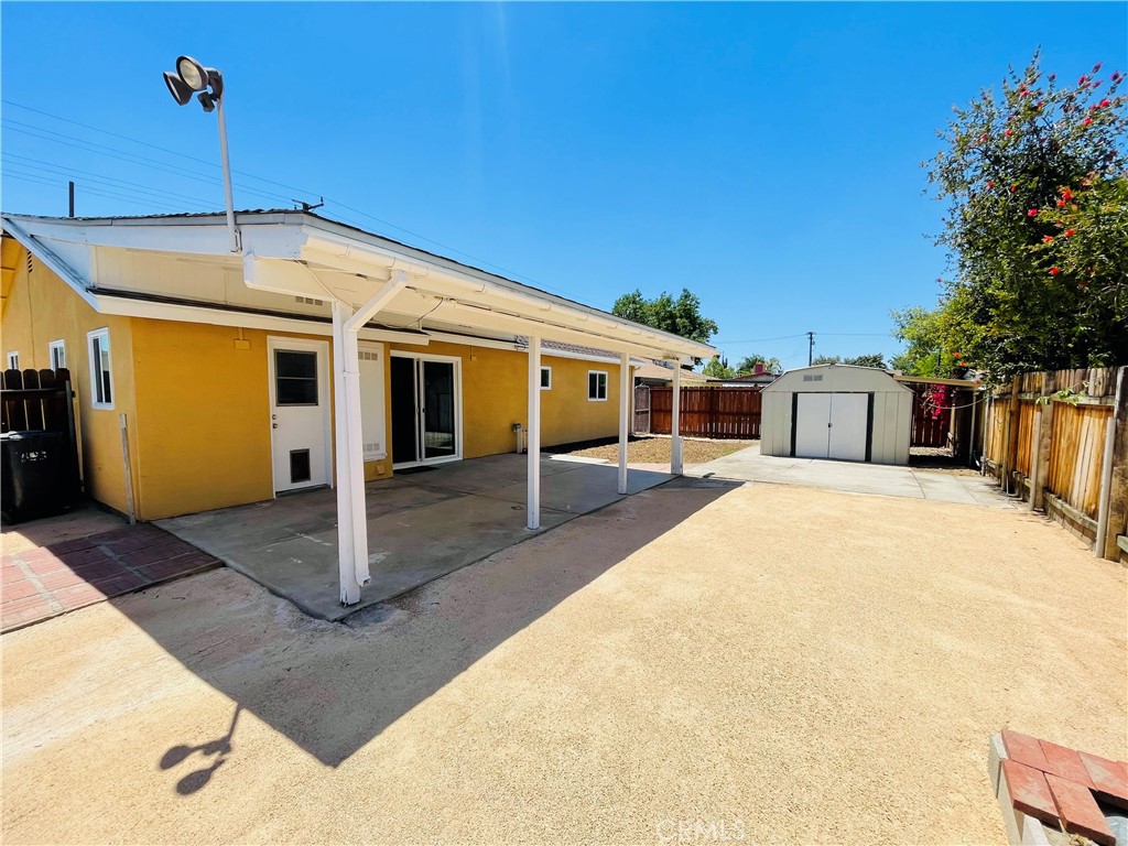 592 E Johnston Avenue