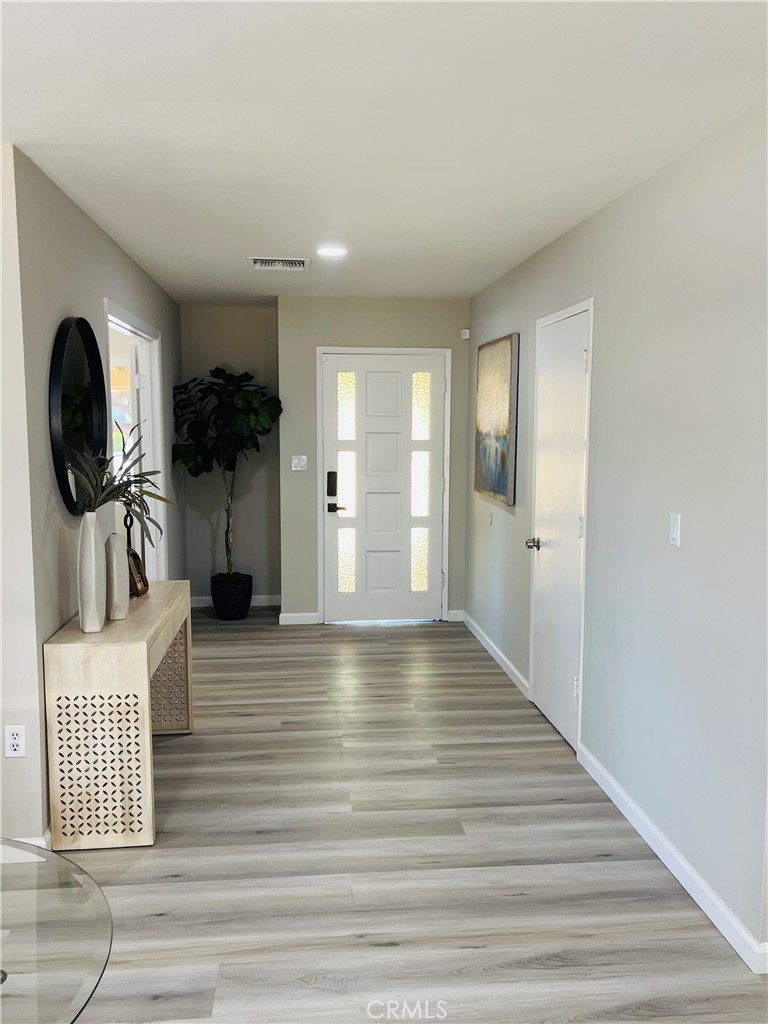 592 E Johnston Avenue