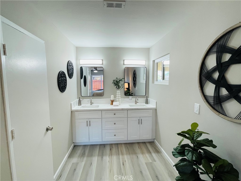 592 E Johnston Avenue