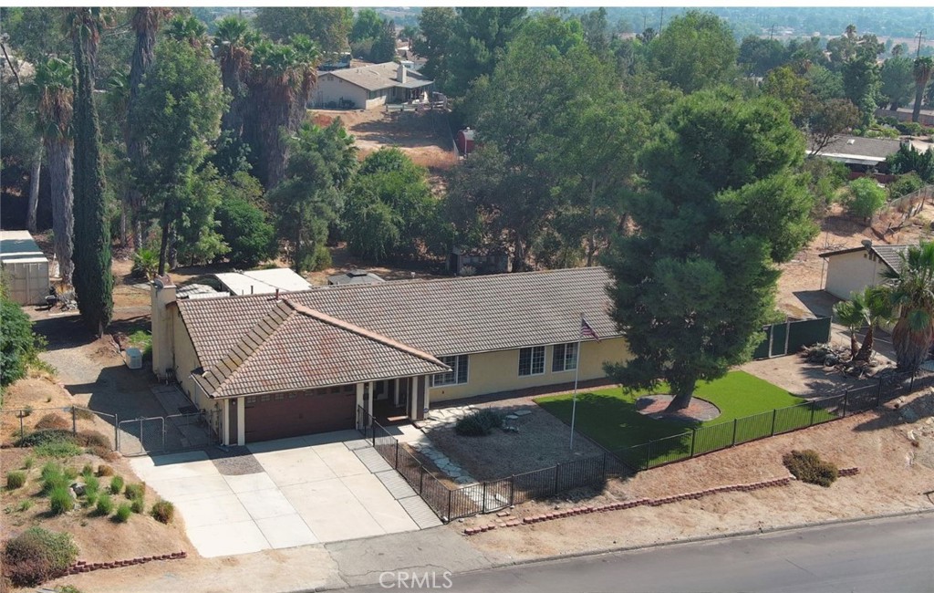 18786 Ravenwood Drive