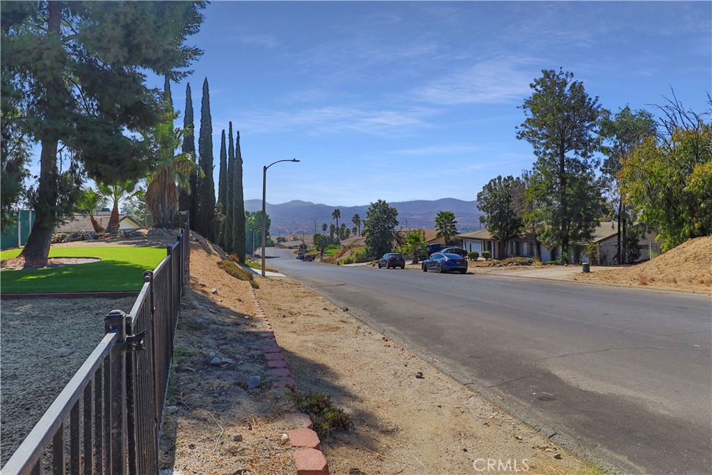 18786 Ravenwood Drive