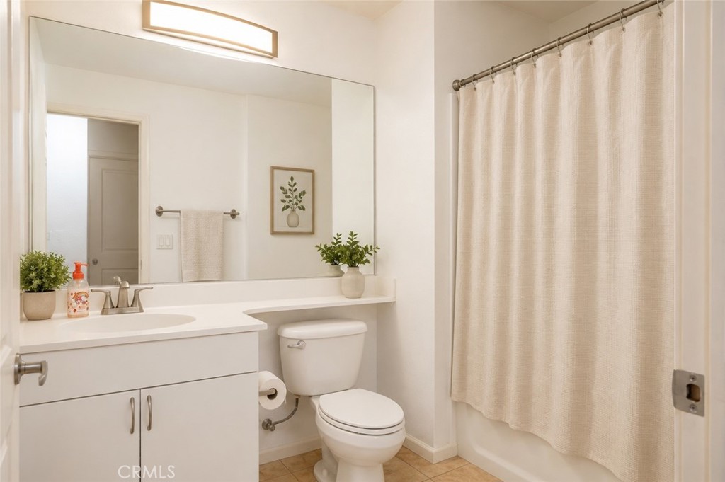 1801 E Katella Ave 1076