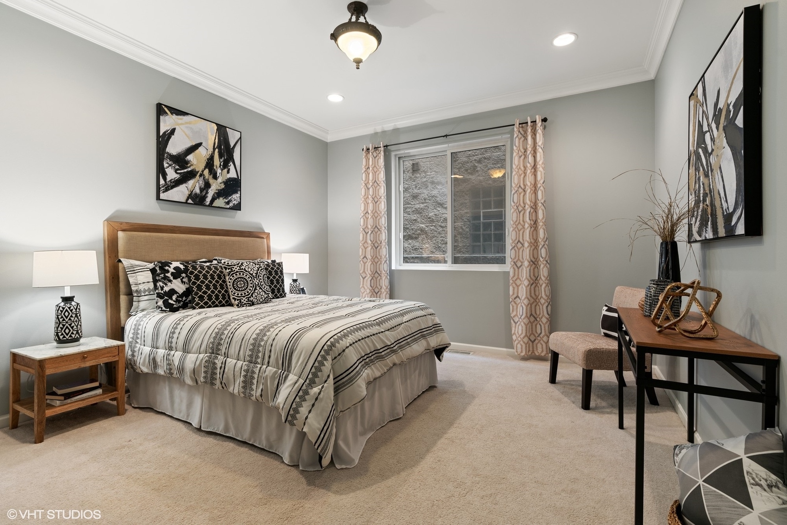 818 N WASHTENAW Avenue Unit: 1S