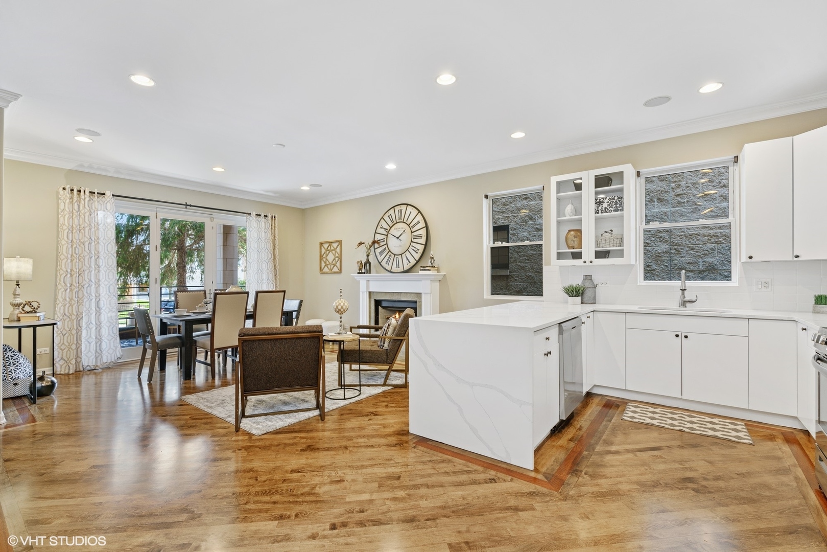 818 N WASHTENAW Avenue Unit: 1S