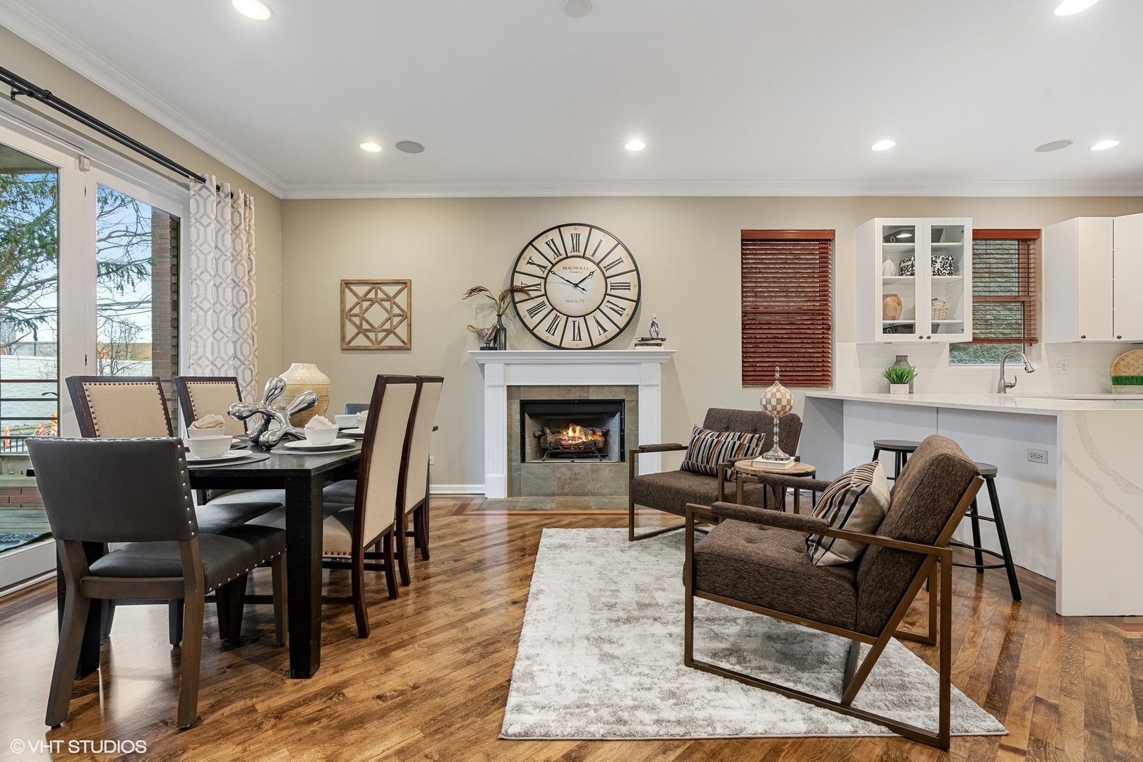 818 N WASHTENAW Avenue Unit: 1S