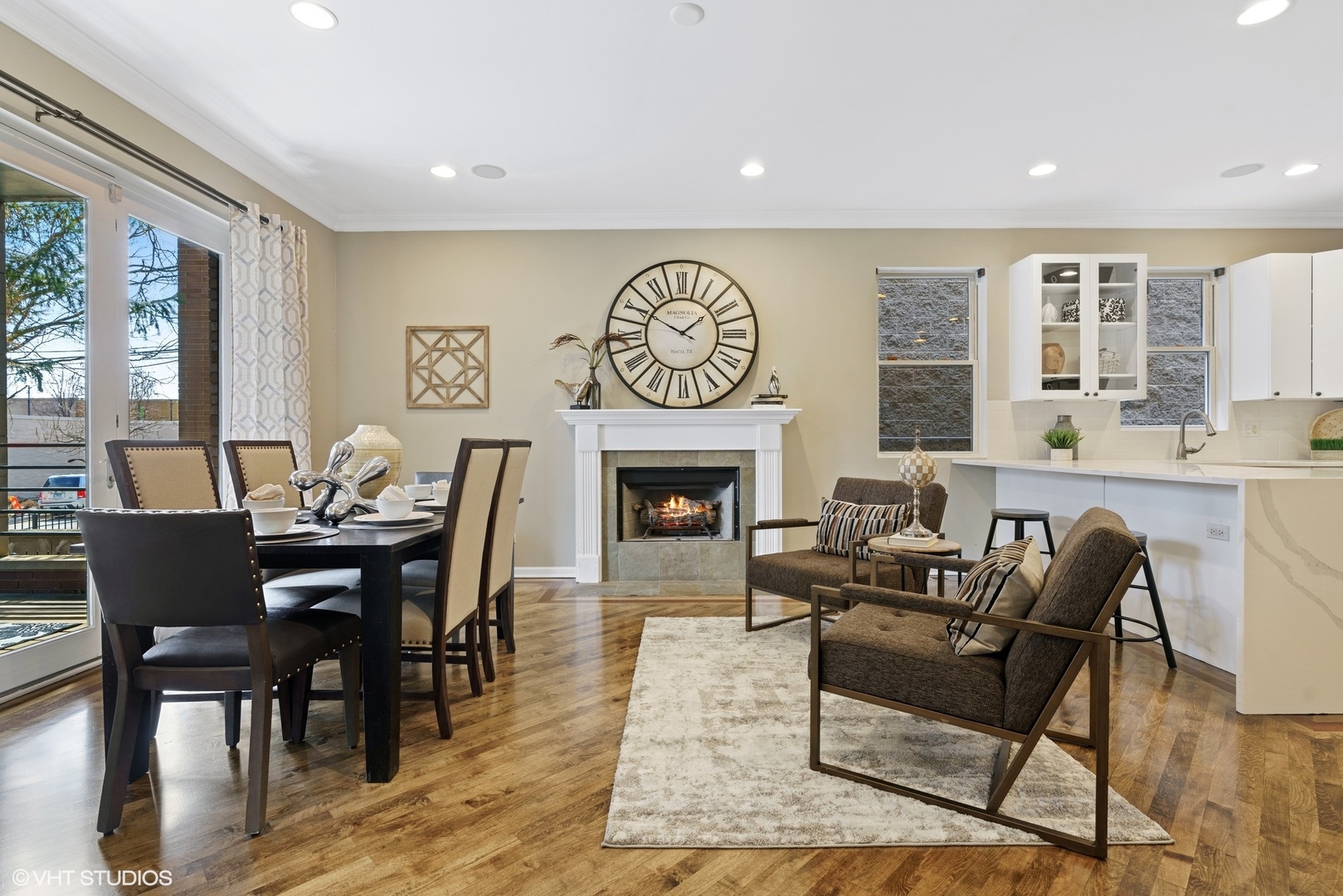818 N WASHTENAW Avenue Unit: 1S