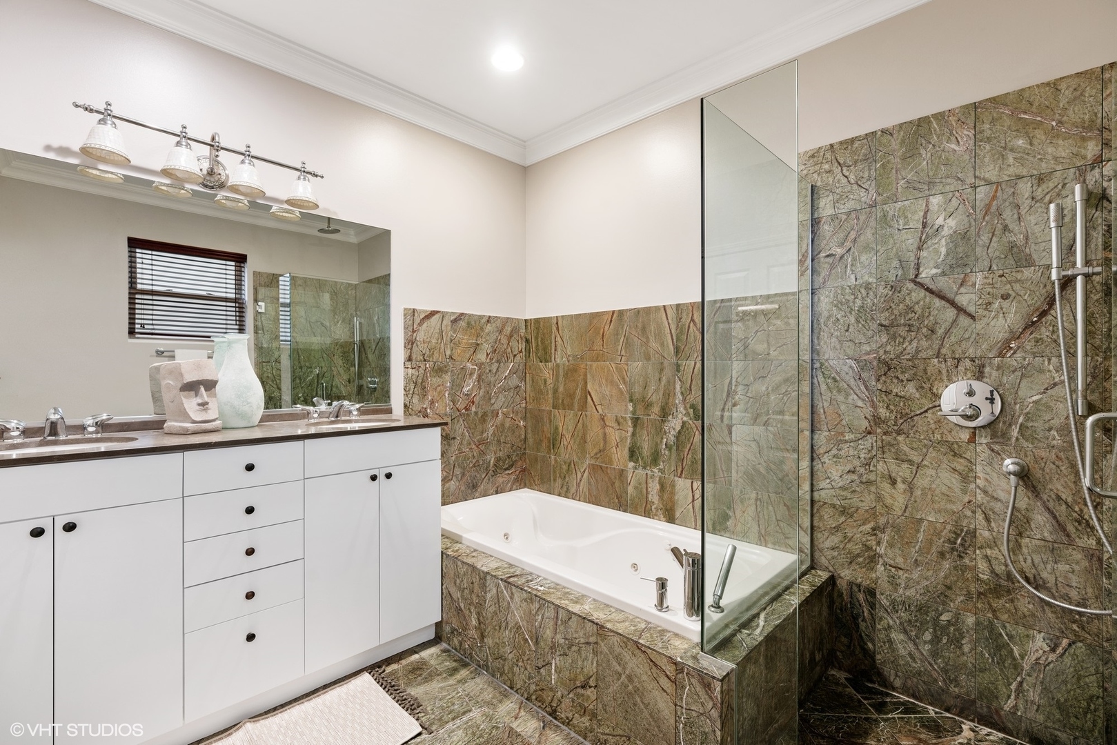 818 N WASHTENAW Avenue Unit: 1S