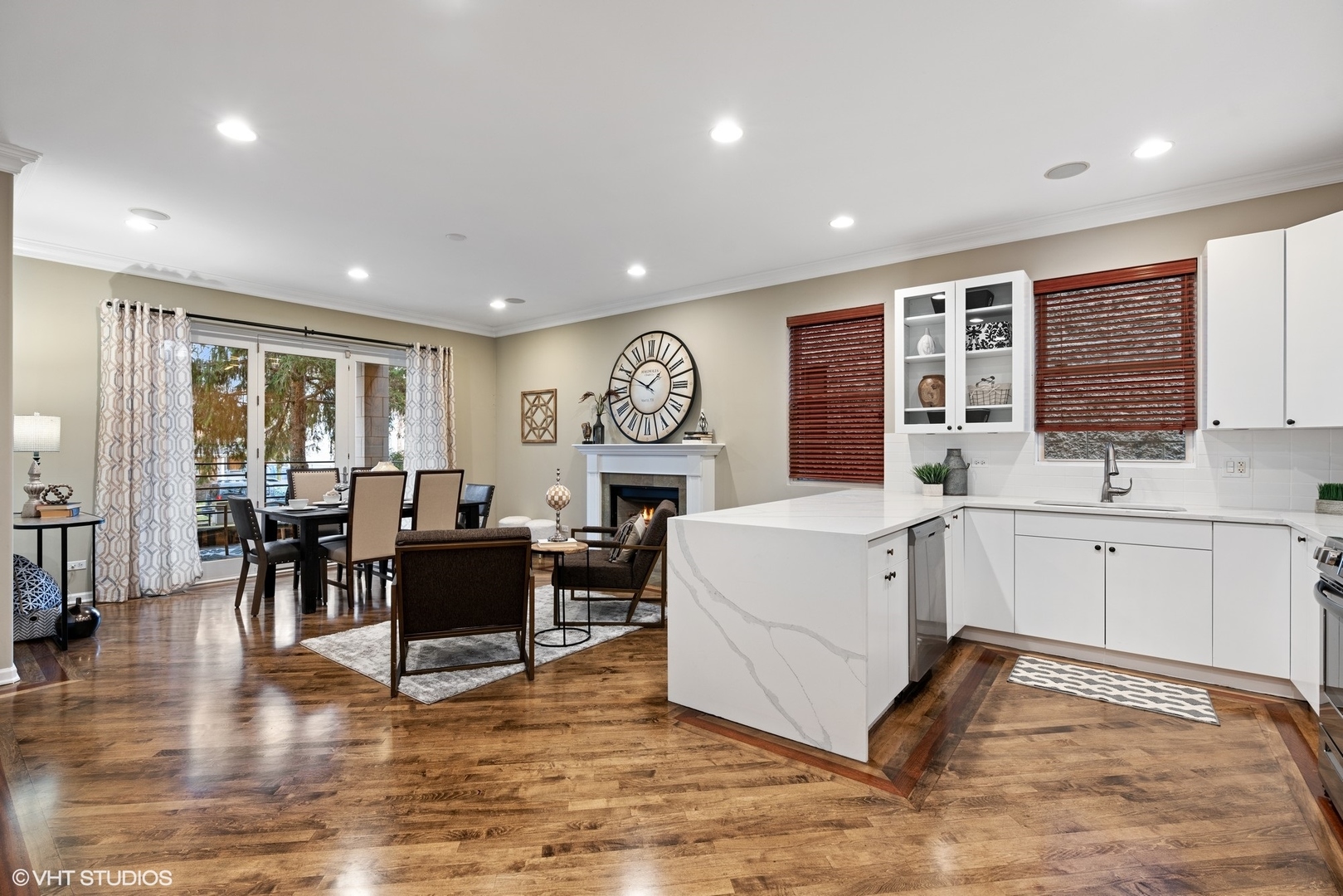 818 N WASHTENAW Avenue Unit: 1S